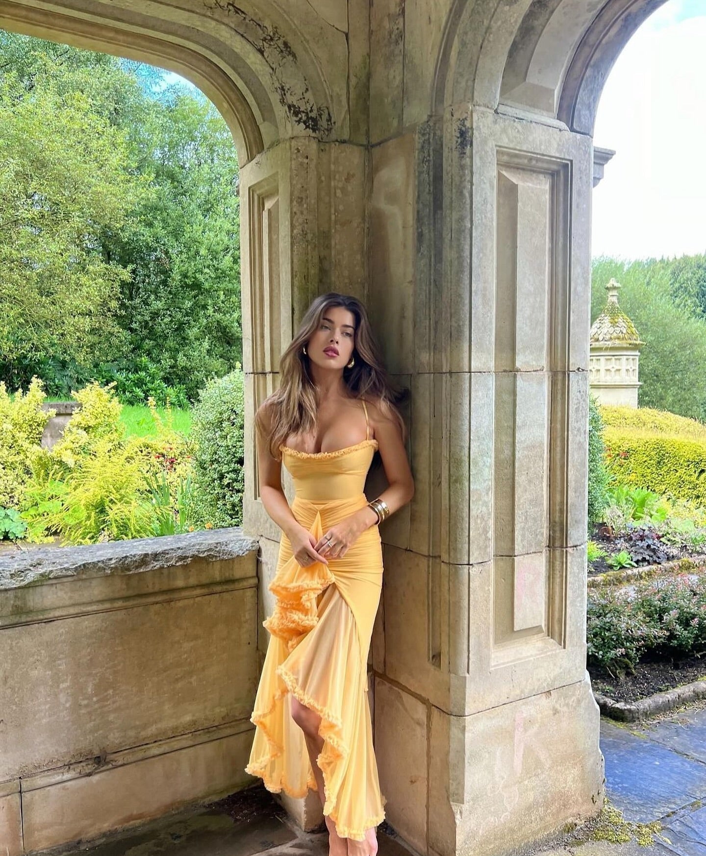 Jurk met Ruches, Hoge Split en Spaghettibandjes