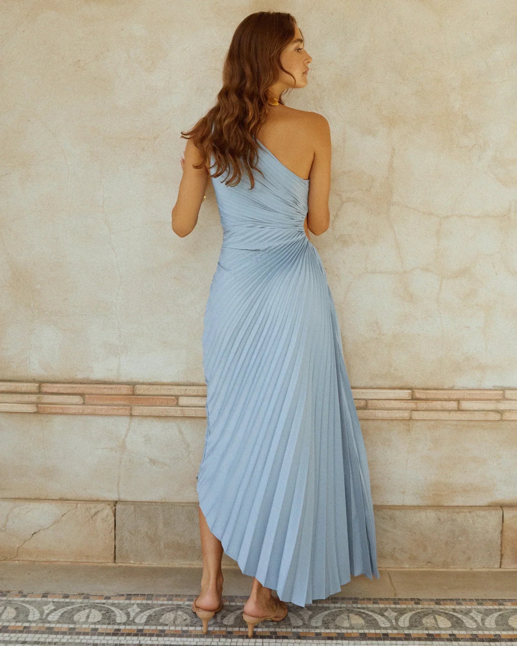 Sylviana - One-Shoulder Geplooide Midi Jurk