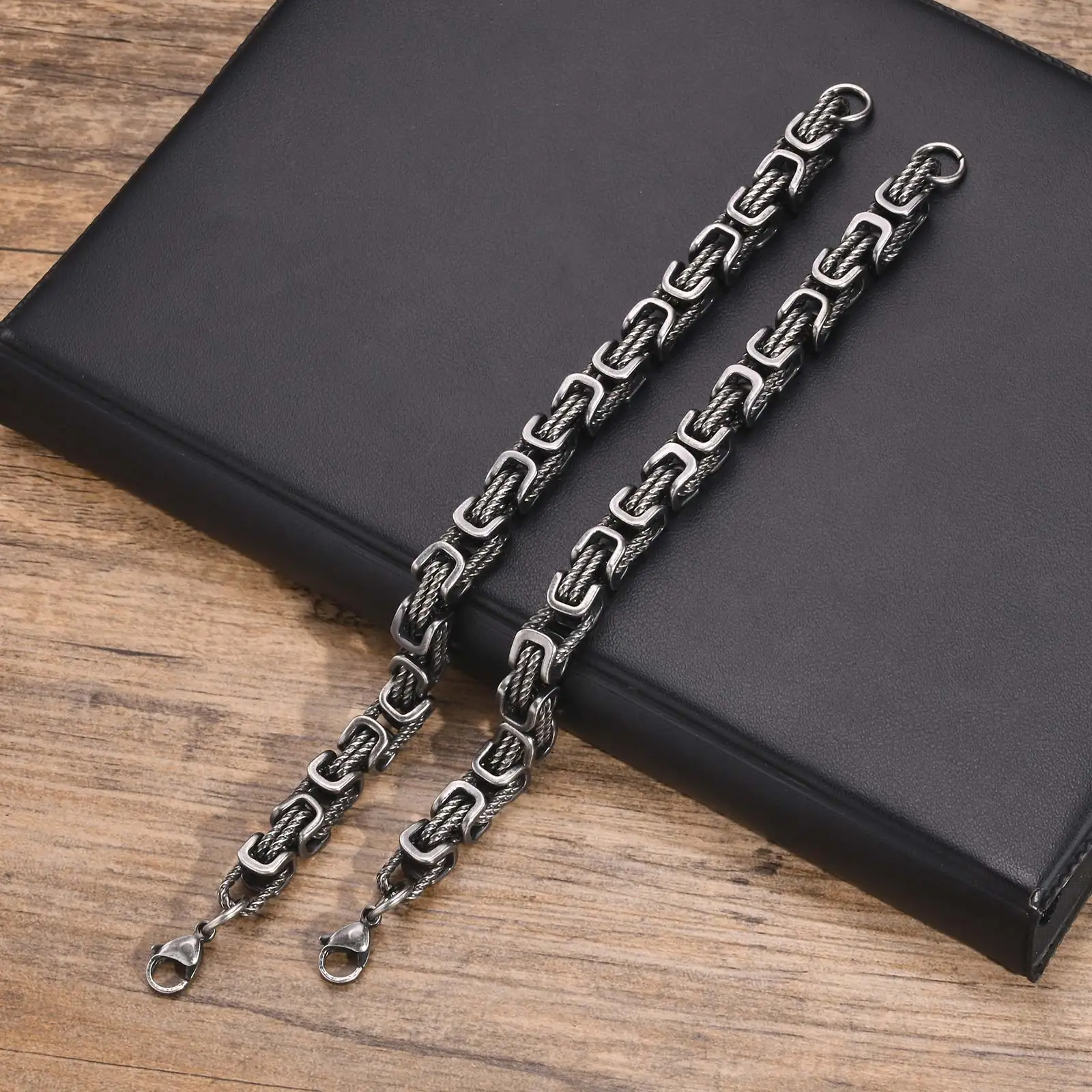 IronVibe™ | Gesmede Rogue Schakelarmband