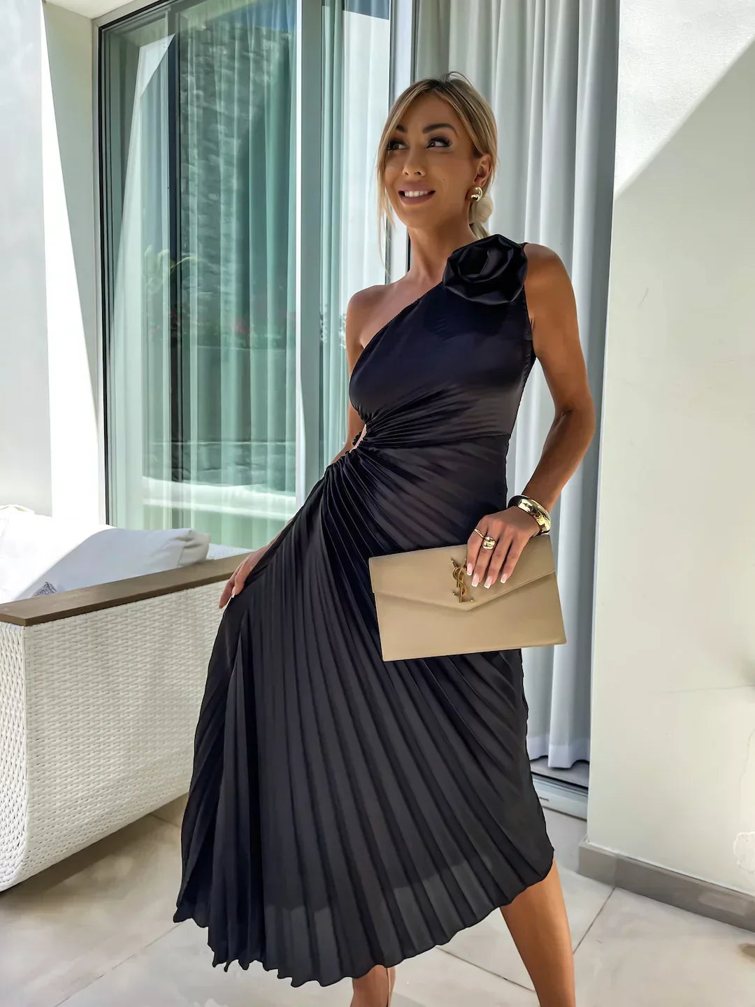 Lizbeth – One-Shoulder Jurk met Bloemendetail