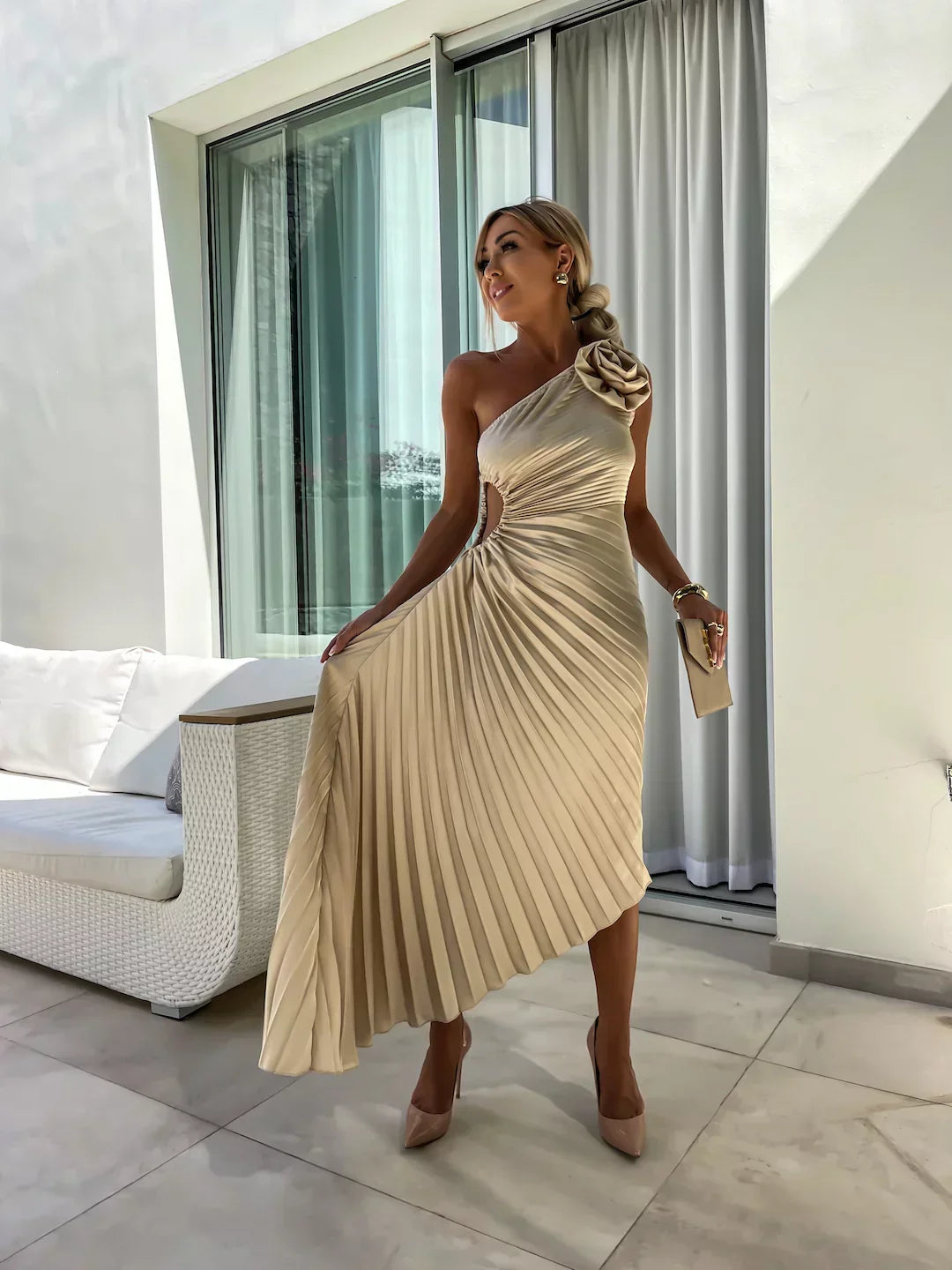 Lizbeth – One-Shoulder Jurk met Bloemendetail