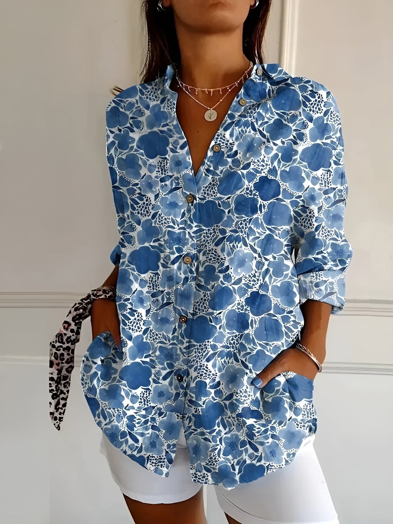 Brenda – Casuale Blouse met Bloemen en Golven
