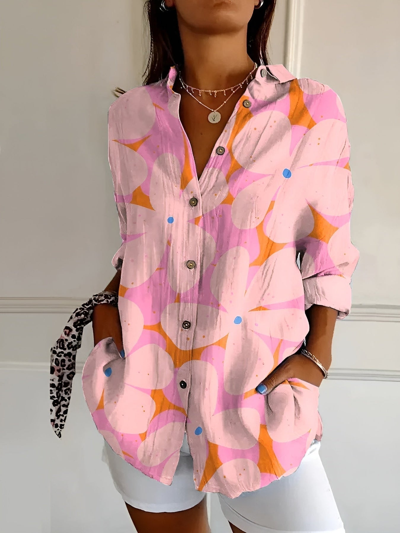 Brenda – Casuale Blouse met Bloemen en Golven