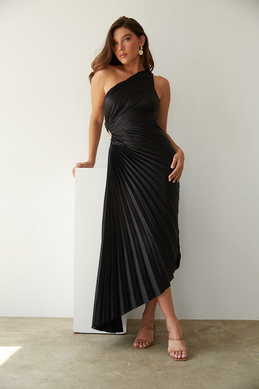 Sylviana - One-Shoulder Geplooide Midi Jurk