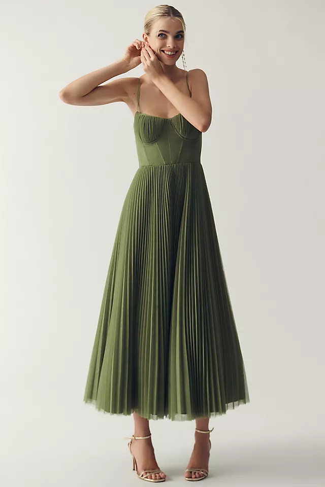 Claire – Geplooide tulejurk met asymmetrisch drapé