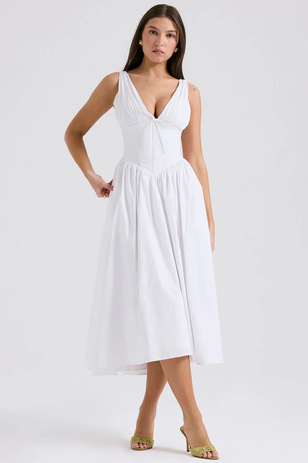 Ariana – Midi Jurk met V-Hals, Corset Pasvorm en Uitlopende Rok