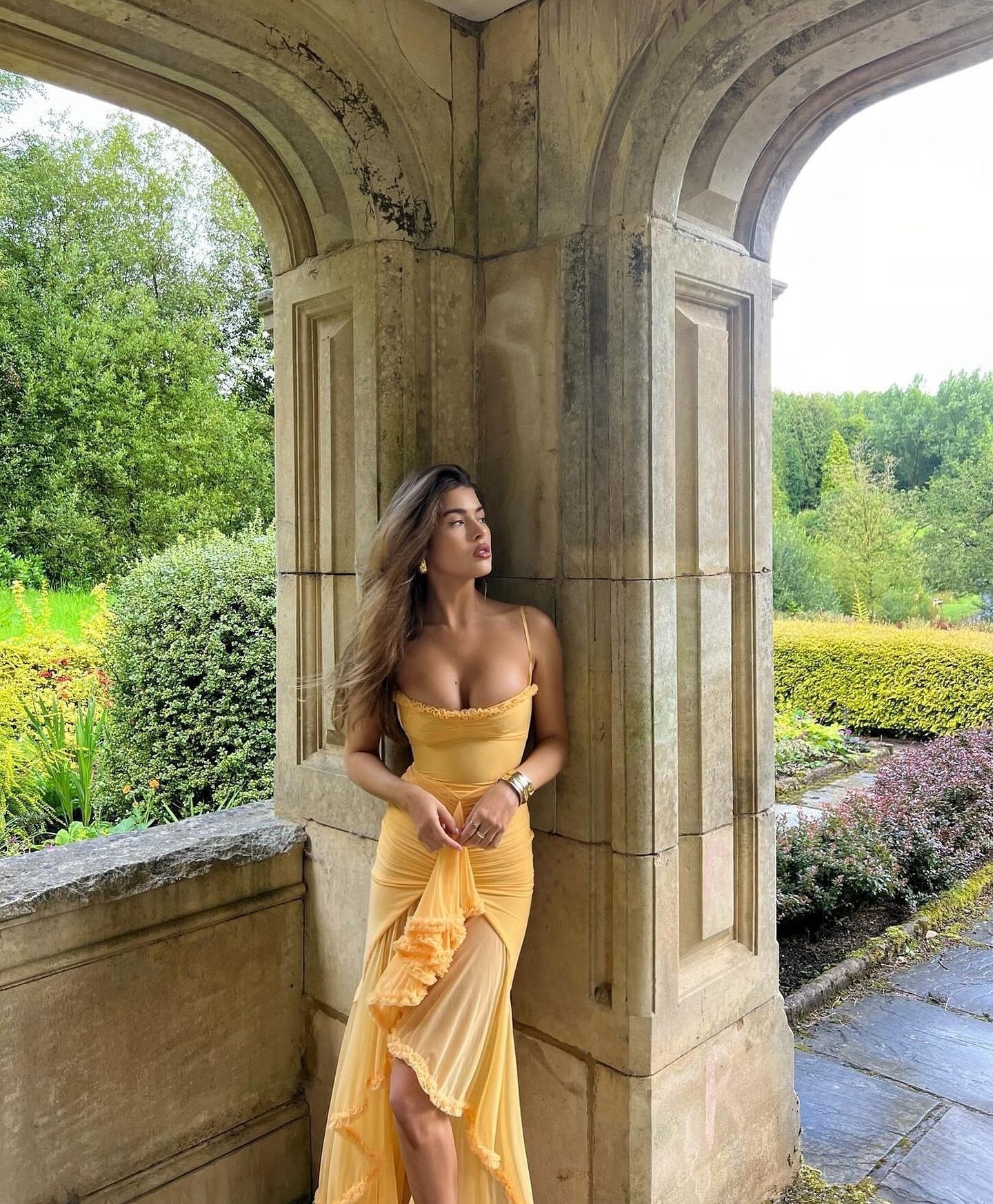 Jurk met Ruches, Hoge Split en Spaghettibandjes