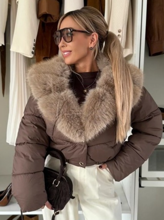 Sanna | Lyxig Dunjacka med Generös Fuskpälskrage