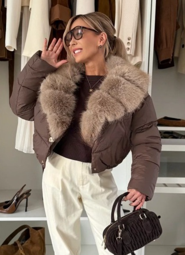 Sanna | Lyxig Dunjacka med Generös Fuskpälskrage