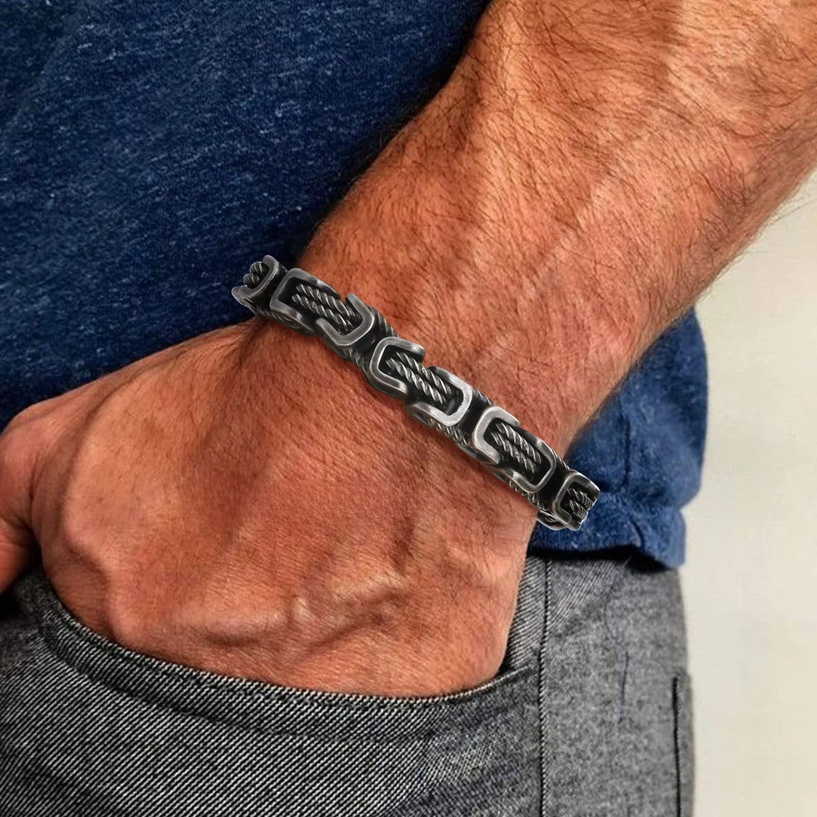 IronVibe™ | Gesmede Rogue Schakelarmband