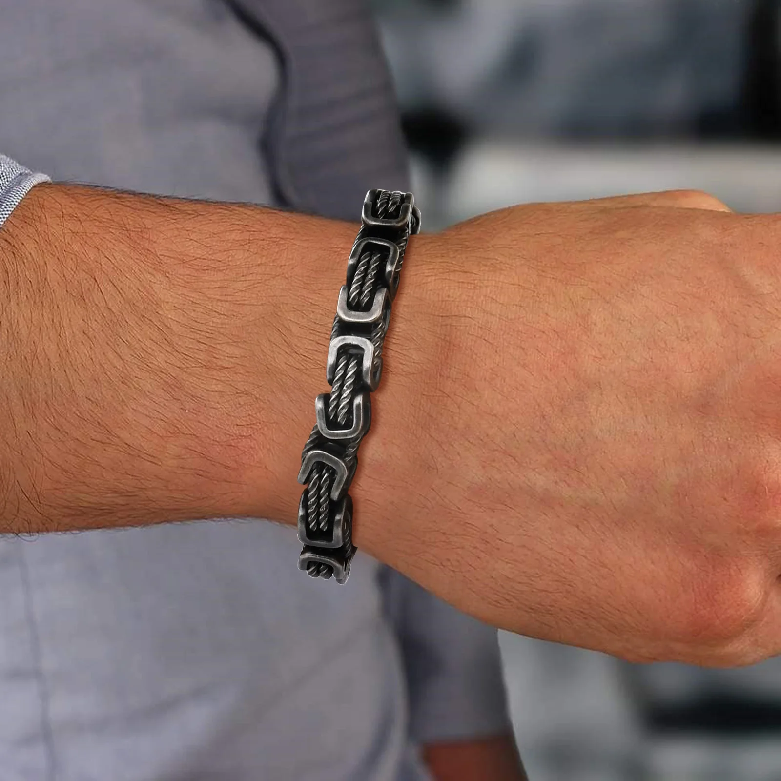 IronVibe™ | Gesmede Rogue Schakelarmband