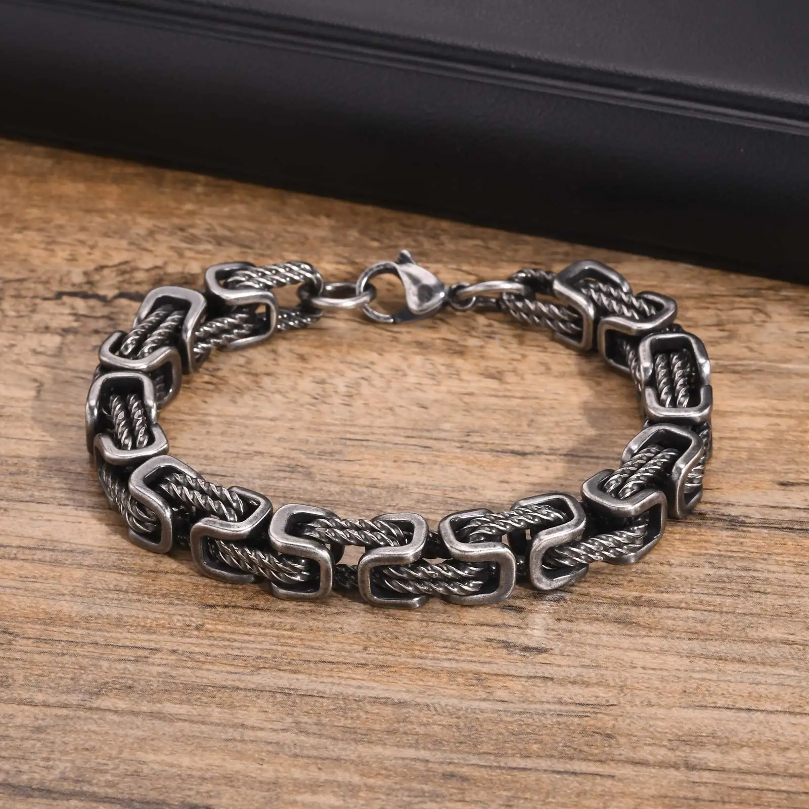 IronVibe™ | Gesmede Rogue Schakelarmband