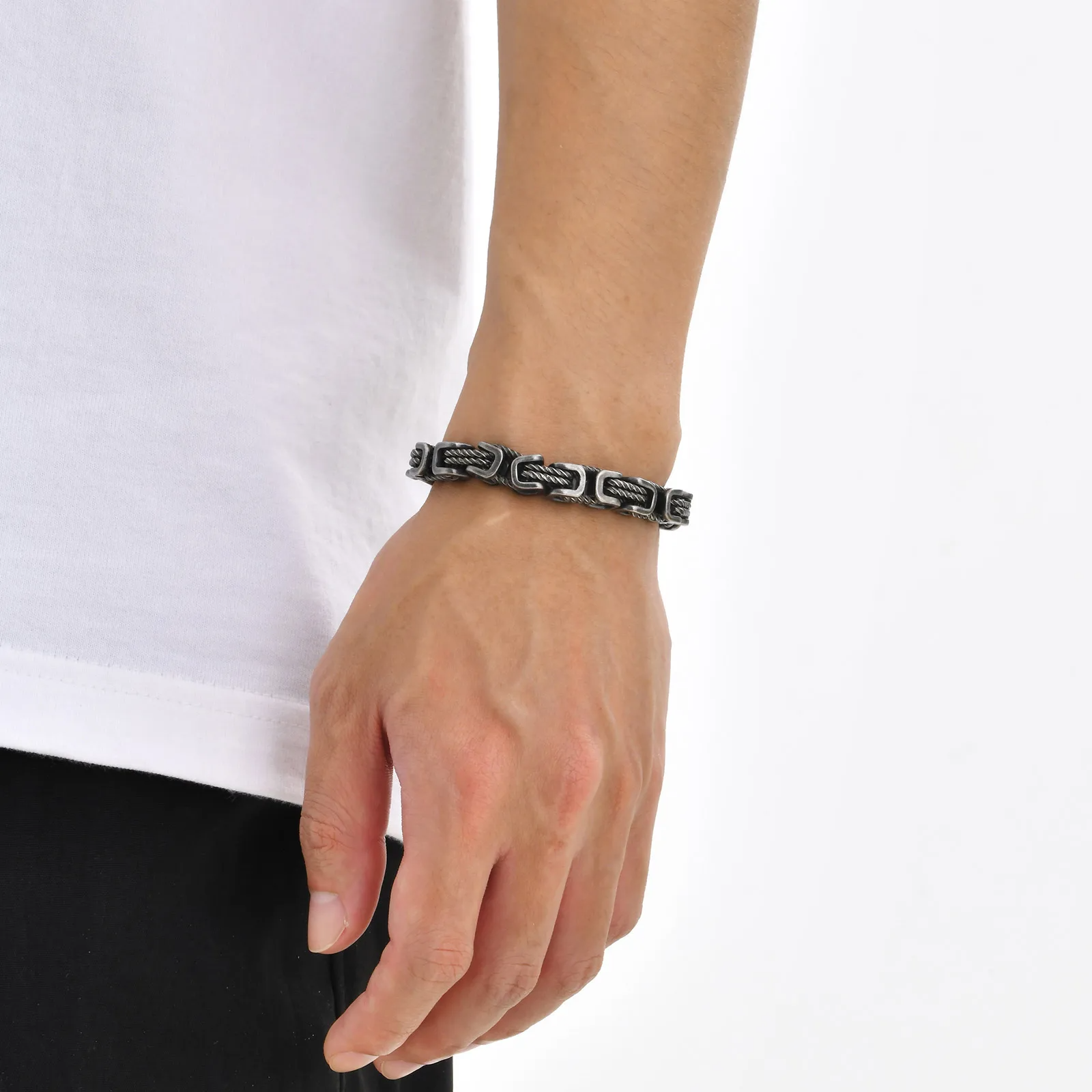 IronVibe™ | Gesmede Rogue Schakelarmband