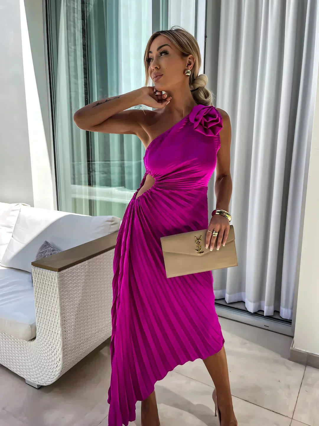 Lizbeth – One-Shoulder Jurk met Bloemendetail