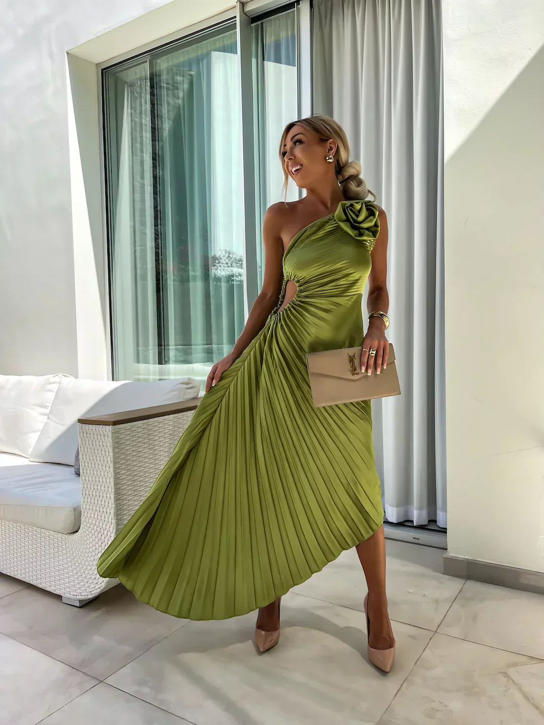 Lizbeth – One-Shoulder Jurk met Bloemendetail