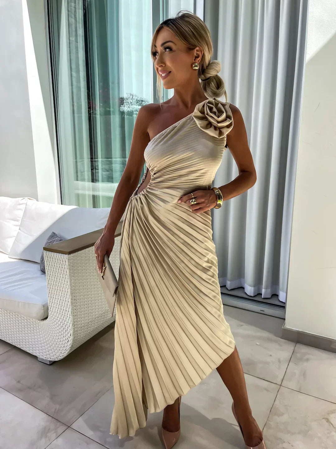 Lizbeth – One-Shoulder Jurk met Bloemendetail