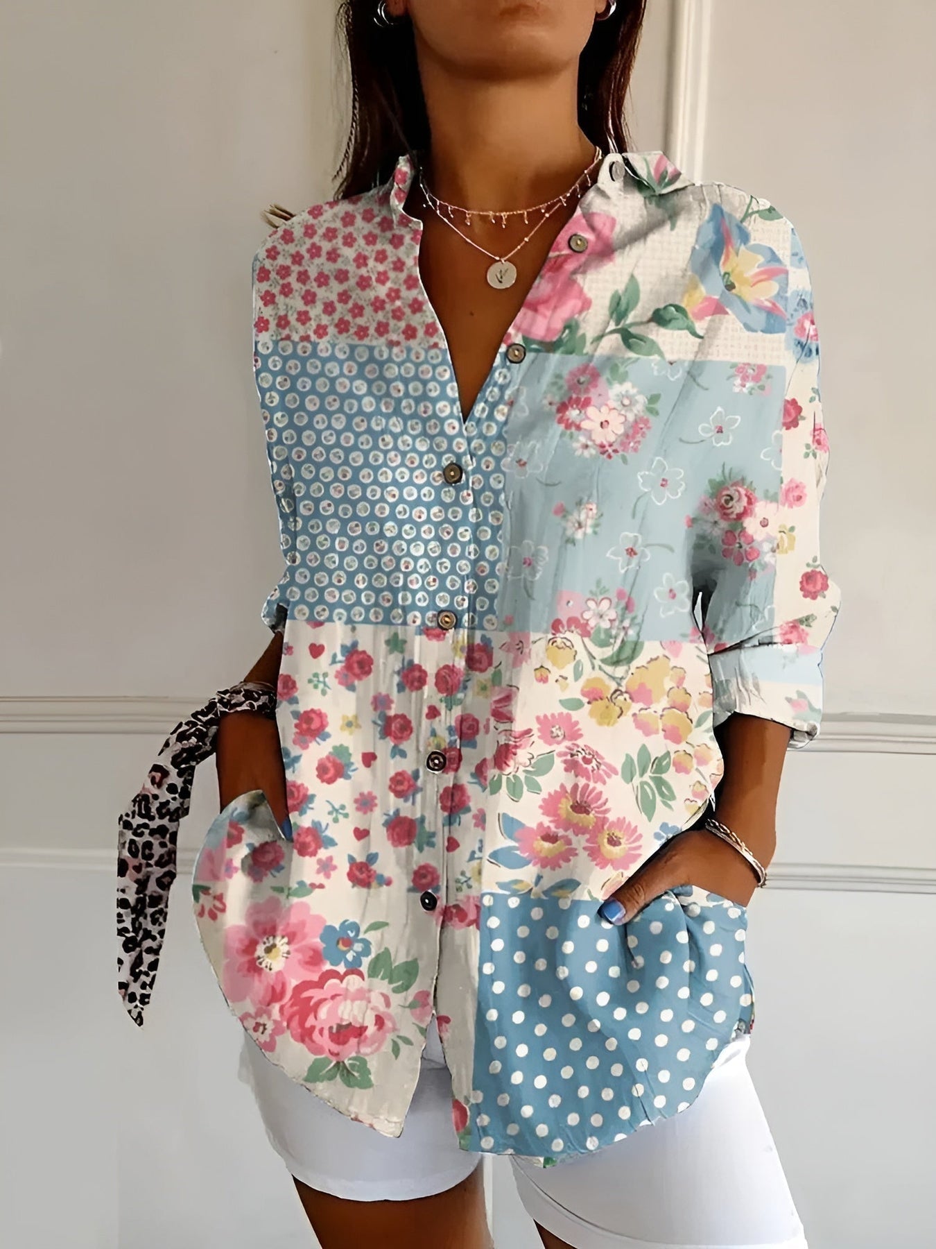 Brenda – Casuale Blouse met Bloemen en Golven