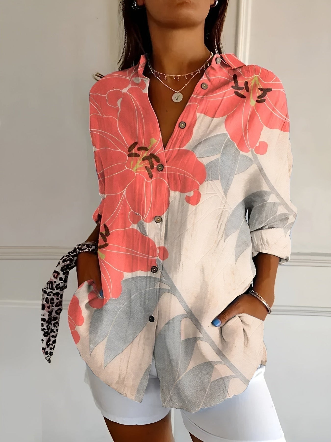 Brenda – Casuale Blouse met Bloemen en Golven