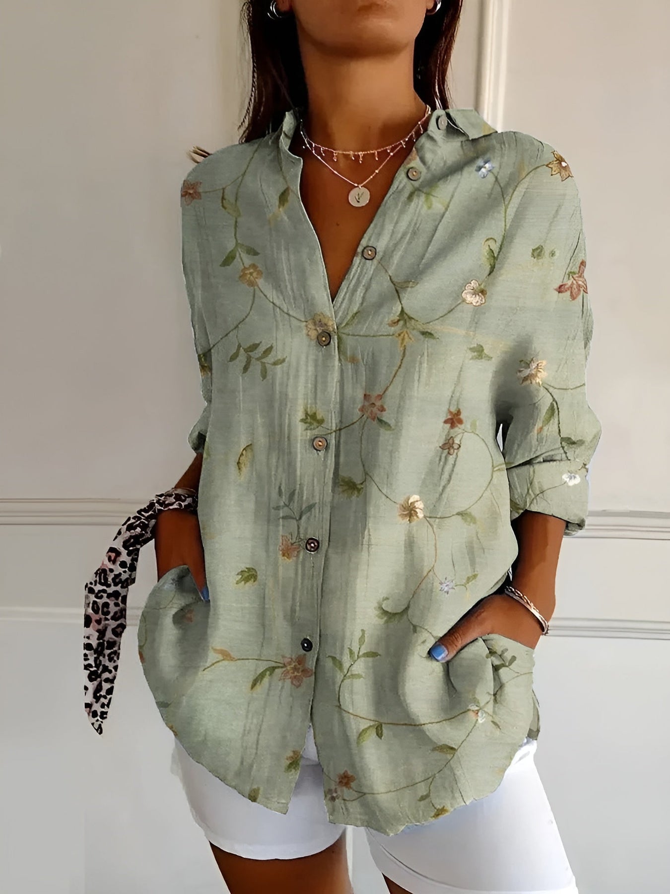 Brenda – Casuale Blouse met Bloemen en Golven